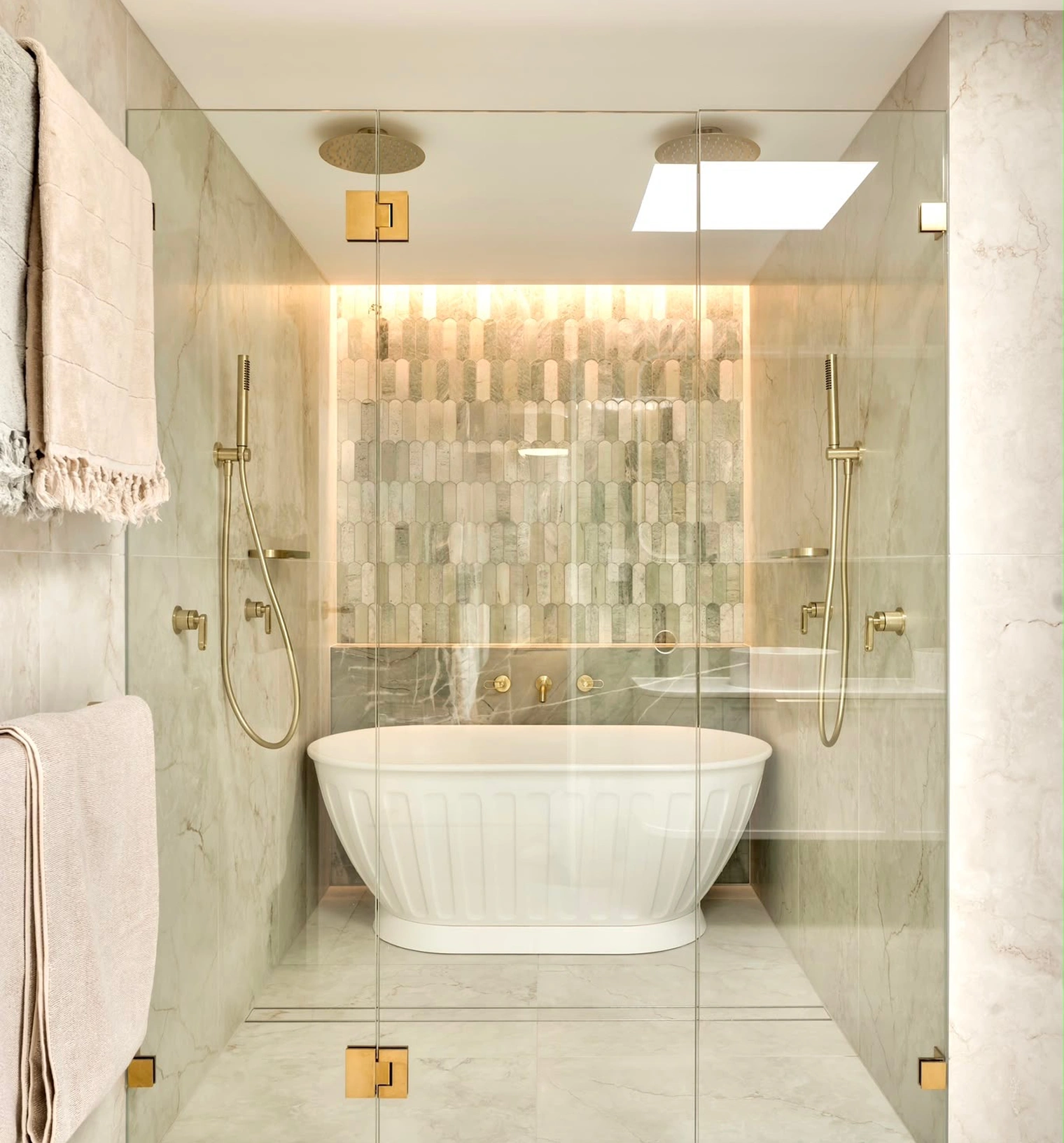 Vanity & Bathroom